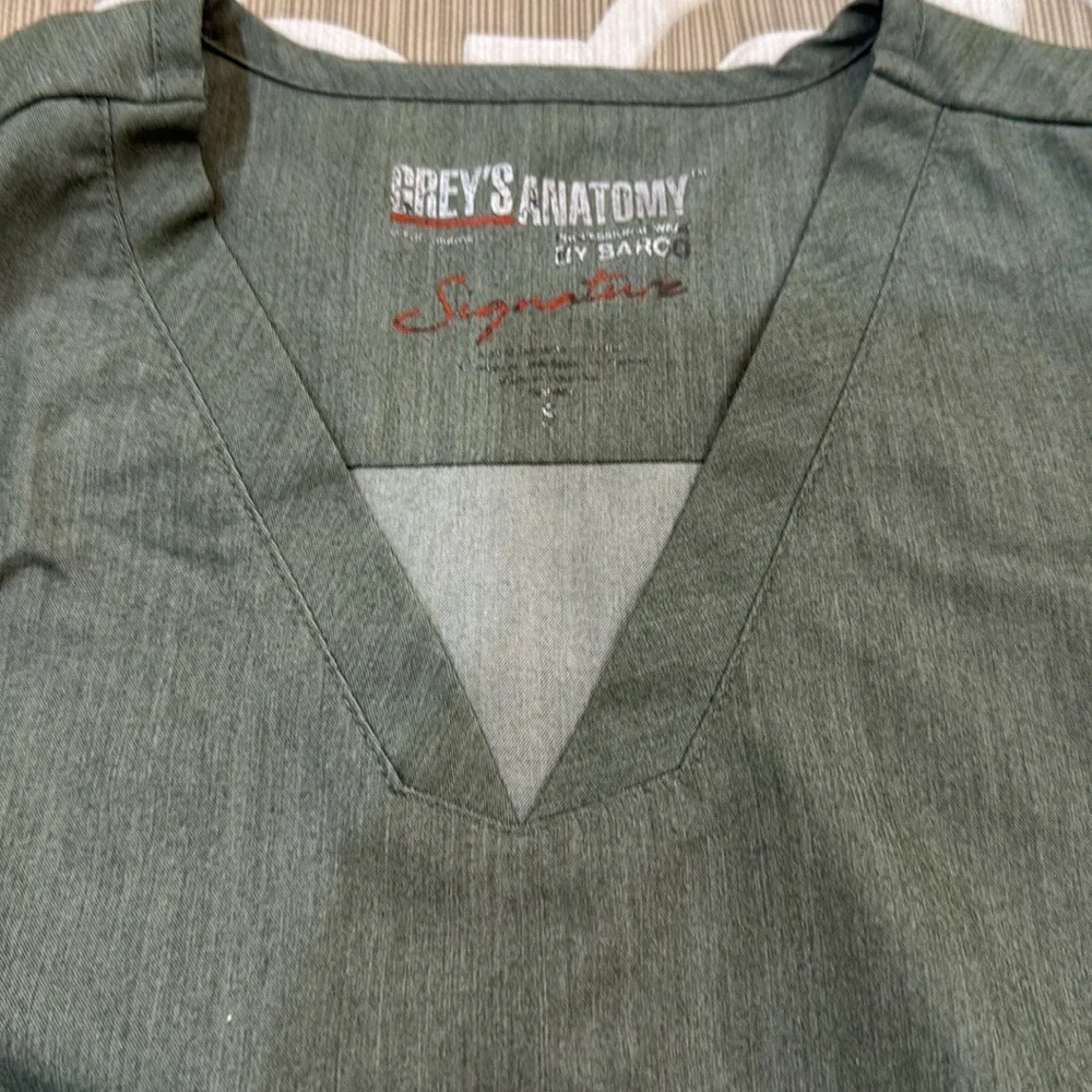 Grey's Anatomy Sage Green Scrub Top and pants - Picture 2 of 11